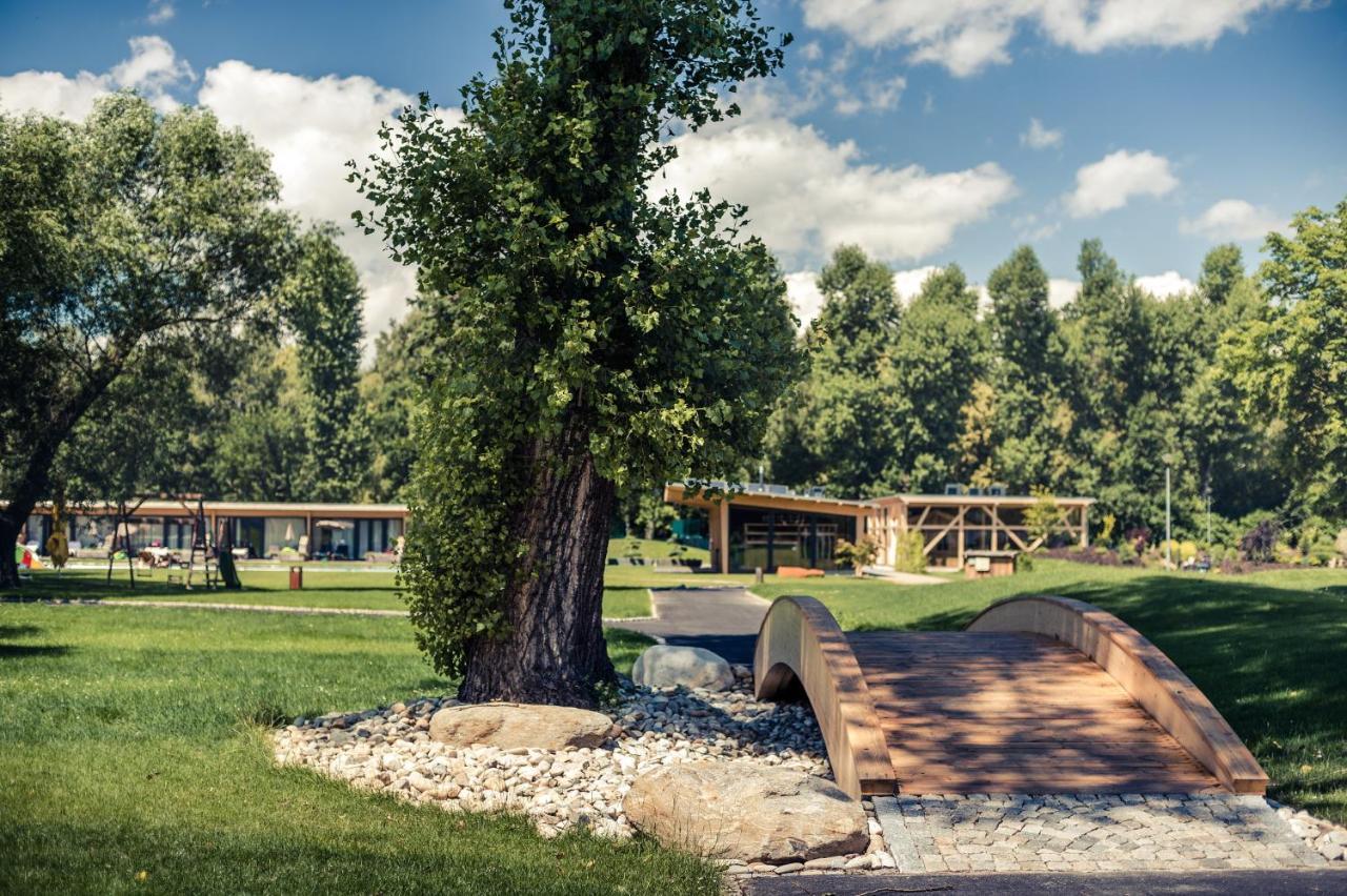 Villa Resort & Organic Spa - Luxusni Apartman S Virivkou Ceske Budejovice Ngoại thất bức ảnh